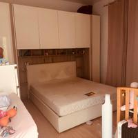 Camera da letto a ponte con letto completo