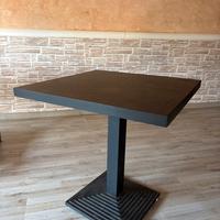 Tavolo quadrato con base centrale – stile moderno