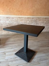 Tavolo quadrato con base centrale – stile moderno