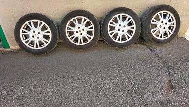 cerchi e gomme come nuovi 