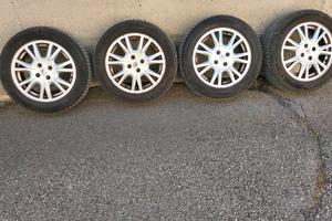 cerchi e gomme come nuovi 
