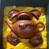 Teiera cinese con quttro tazzine