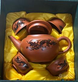 Teiera cinese con quttro tazzine