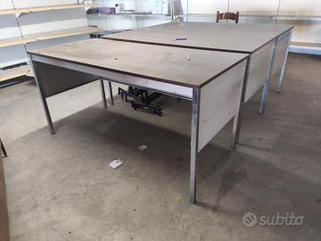 scrivania metallica