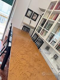 Tavolo da pranzo con 6 sedie e libreria