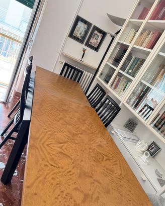 Tavolo da pranzo con 6 sedie e libreria