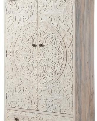 Armadio in legno massello decorato