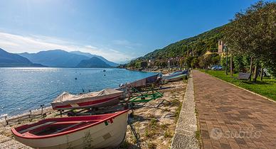 Ristorante storico con dehor sul lago