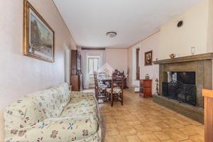 3 LOCALI A CAPRAROLA