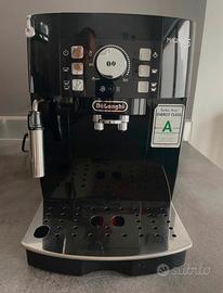 Macchina del caffè De Longhi - Magnifica S