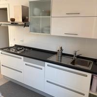 Cucina completa di elettrodomestici 