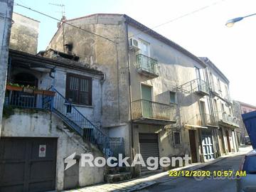 TRECCHINA (PZ)- ABITAZIONE COMPOSTA DI DUE APPARTA