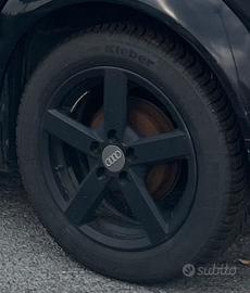Cerchi in lega Audi  neri e gomme  invernali