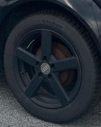 Cerchi in lega Audi  neri e gomme  invernali