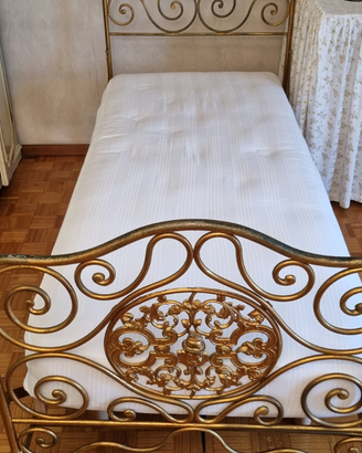 Letto matrimoniale in ferro battuto