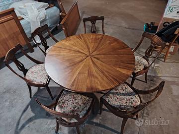 Tavolo con sedie