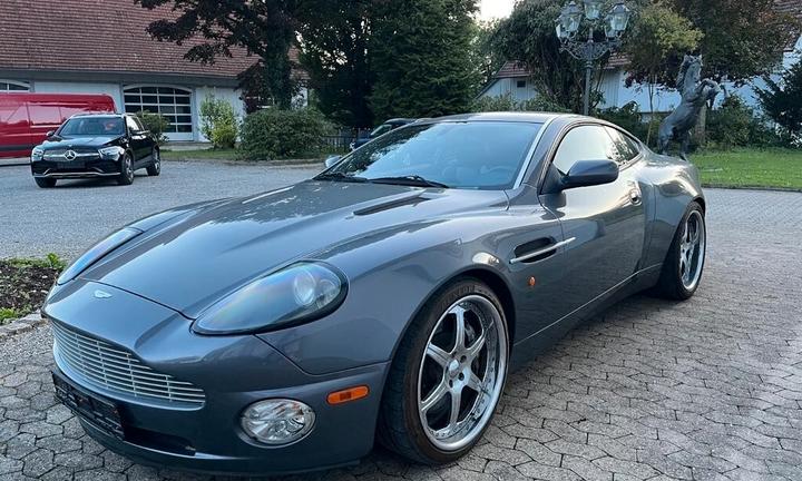 Aston Martin V12 Vanquish S