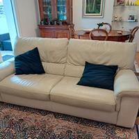 Divano letto matrimoniale Natuzzi in pelle