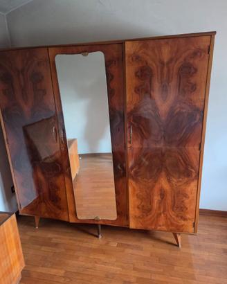 CREDENZA 3 ANTE BATTENTI + SPECCHIO