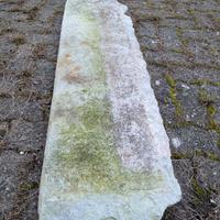 gradino in pietra antica