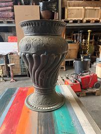 Vaso vintage grande in metallo lavorato