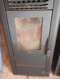 stufa pellet kalor  colore bordeaux 