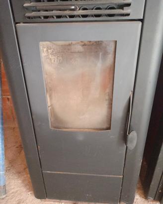 stufa pellet kalor  colore bordeaux 