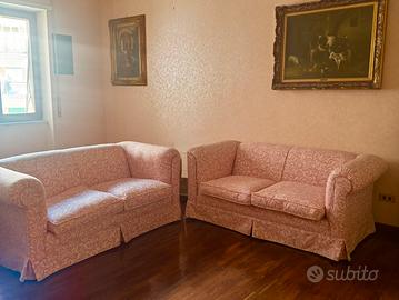 Coppia divani tessuto rosa damascato