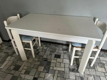 Tavolo allungabile con 4 sedie
