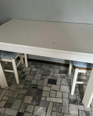 Tavolo allungabile con 4 sedie