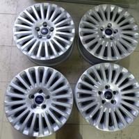Cerchi in lega da 16 pollici per Ford s max