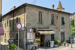 Proposta immobiliare, due case cedute insieme