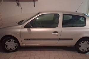 Clio 800euro