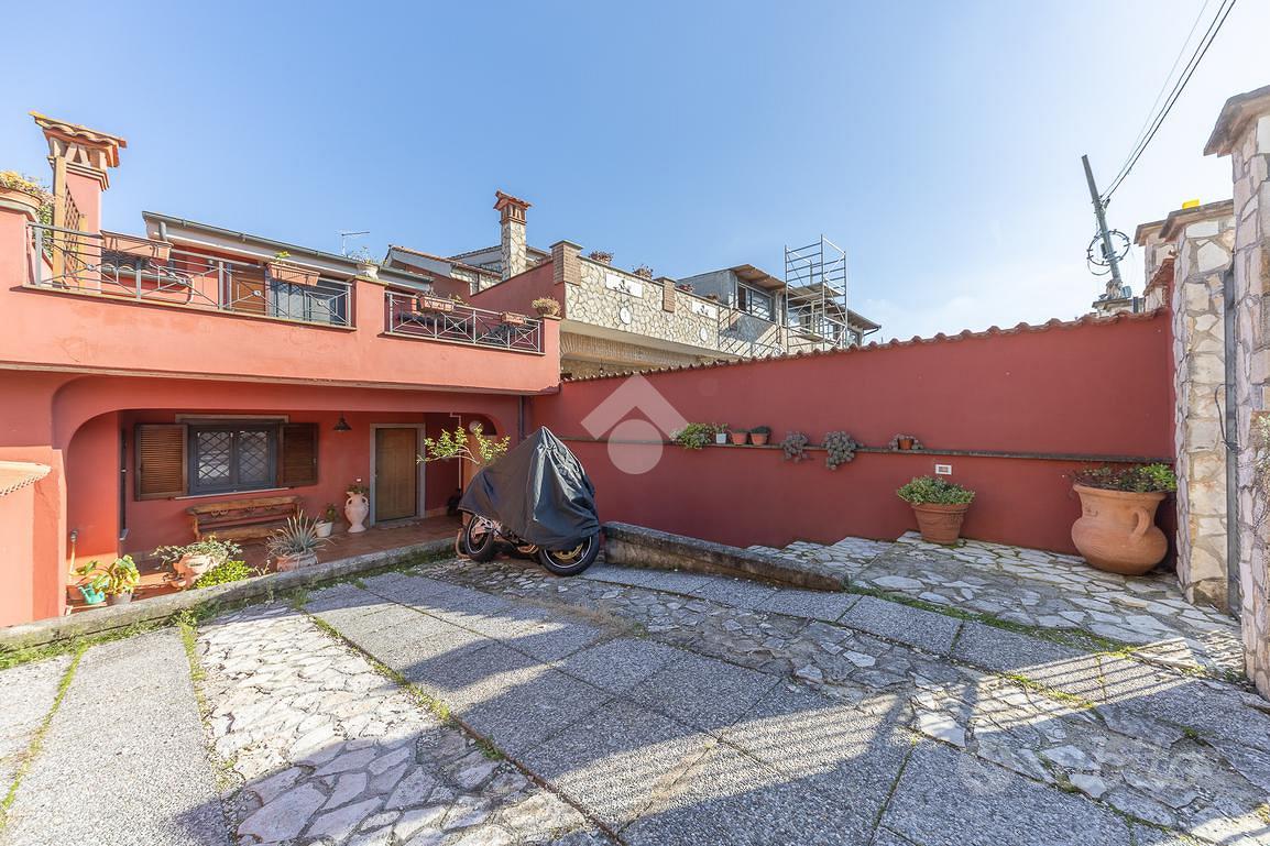 VILLA A SCHIERA A SANT'ANGELO ROMANO - Vista 2