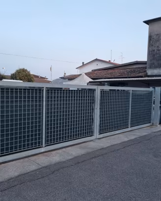 Posti camper / roulotte /barche -terreno recintato