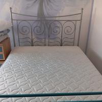 Struttura letto matrimoniale completa 