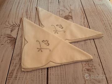 2 tovaglioli ricamati 