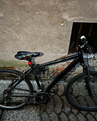 Mountain bike nera