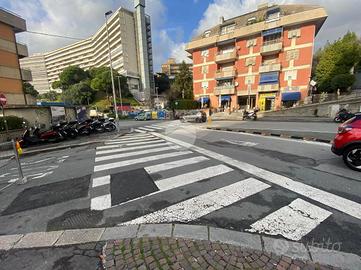 MAGAZZINO A GENOVA