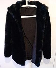 Giaccone con cappuccio in pelliccia ecologica