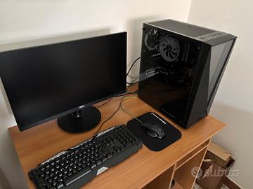 Pc da gaming RTX con monitor