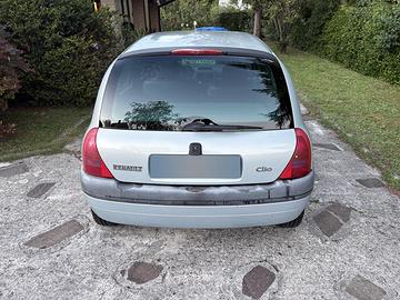 RENAULT CLIO 2001