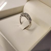 Anello oro bianco 18kt con 50 diamanti 