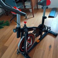 Cyclette con volano e resistenza regolabile