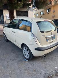 Lancia y