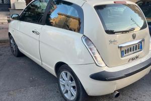 Lancia y