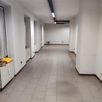 Spazio commerciale laboratorio deposito a Lecco