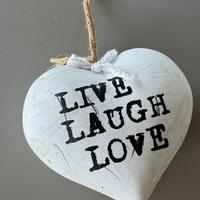 Cuore decorativo “Live Laugh Love”