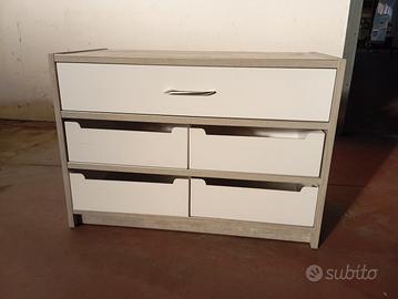 cassettiera in legno con ruote