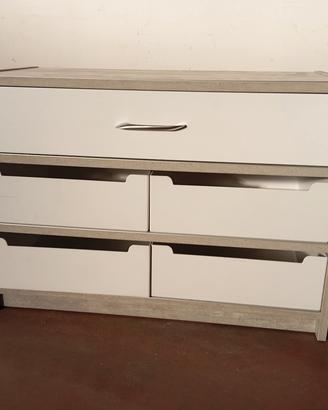 cassettiera in legno con ruote